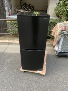 IRIS OHYAMA(アイリスオーヤマ)142L 2ドア冷蔵庫 IRSD-14A-B 2022年製