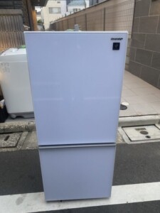 SHARP(シャープ)137L 2ドア冷蔵庫 SJ-GD14F-W 2020年製