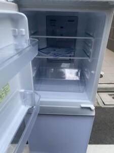 SHARP(シャープ)137L 2ドア冷蔵庫 SJ-GD14F-W 2020年製