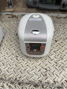 シー・シー・ピー 炊飯ジャー BK-R60-WH 2014年製