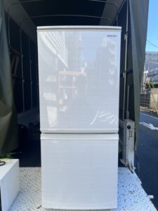 SHARP(シャープ)137L 2ドア冷蔵庫 SJ-D14F-W 2020年製