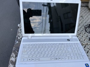 FUJITSU(富士通)ノートパソコン FMVA42EWKS