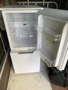 SHARP(シャープ)152L 2ドア冷蔵庫 SJ-GD15G-W 2021年製