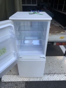 SHARP(シャープ)137L 2ドア冷蔵庫 SJ-D14E-W 2019年製