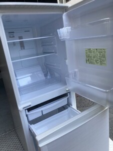 SHARP(シャープ)137L 2ドア冷蔵庫 SJ-D14F-W 2020年製