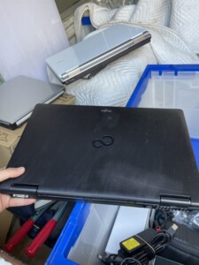 FUJITSU(富士通)ノートパソコン