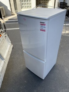 SHARP(シャープ)137L 2ドア冷蔵庫 SJ-D14E-W 2019年製