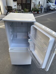 SHARP(シャープ)137L 2ドア冷蔵庫 SJ-D14E-W 2019年製