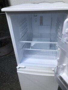 SHARP(シャープ)137L 2ドア冷蔵庫 SJ-D14F-W 2020年製