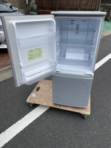 SHARP(シャープ)137L 2ドア冷蔵庫 SJ-D14E-S 2019年製