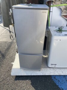 SHARP(シャープ)167L 2ドア冷蔵庫 SJ-D17F-S 2020年製