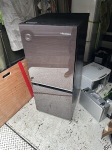 Hisense(ハイセンス)135L 2ドア冷蔵庫 HR-G13C-BR 2023年製