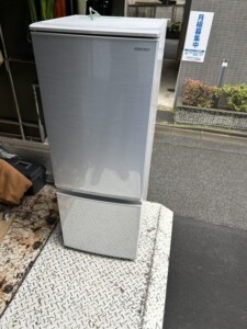 SHARP(シャープ)167L 2ドア冷蔵庫 SJ-D17F-S 2020年製