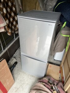 SHARP(シャープ)137L 2ドア冷蔵庫 SJ-D14D-S 2017年製