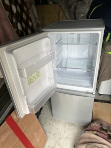 SHARP(シャープ)137L 2ドア冷蔵庫 SJ-D14D-S 2017年製