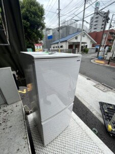 SHARP(シャープ)137L 2ドア冷蔵庫 SJ-D14F-W 2020年製