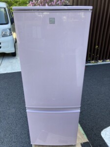 SHARP(シャープ)の167L 2ドア冷蔵庫 SJ-17E5-KP 2018年製