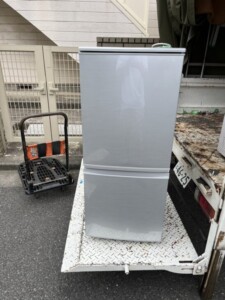 SHARP(シャープ)137L 2ドア冷蔵庫 SJ-D14C-S 2017年製