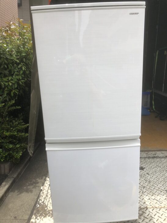 SHARP（シャープ）137L 2ドア冷蔵庫 SJ-D14D-W 2018年製