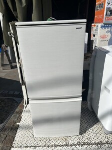 SHARP(シャープ)137L 2ドア冷蔵庫 SJ-D14D-W 2018年製