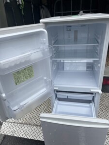 シャープ(SHARP)の2ドア冷蔵庫 SJ-D14F-W 2020年式