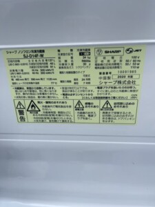 シャープ(SHARP)の2ドア冷蔵庫 SJ-D14F-W 2020年式