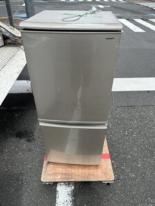 SHARP(シャープ)137L 2ドア冷蔵庫 SJ-C14D-N 2017年製