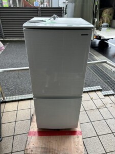 SHARP(シャープ)137L 2ドア冷蔵庫 SJ-D14E-W 2019年製