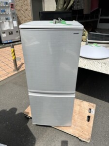 SHARP(シャープ)137L 2ドア冷蔵庫 SJ-D14D-S 2018年製