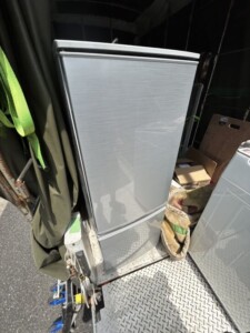 SHARP(シャープ)167L 2ドア冷蔵庫 SJ-D17C-S 2017年製