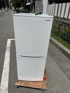 IRIS OHYAMA(アイリスオーヤマ)142L 2ドア冷蔵庫 IRSD-14A-W 2022年製