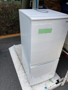 SHARP(シャープ)137L 2ドア冷蔵庫 SJ-D14F-W 2020年製