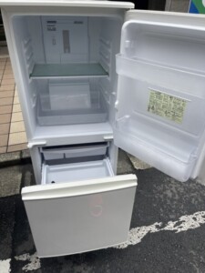 SHARP(シャープ)137L 2ドア冷蔵庫 SJ-D14B-W 2016年製