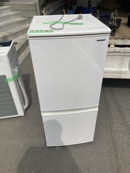 SHARP（シャープ）137L 2ドア冷蔵庫 SJ-D14E-W 2019年製