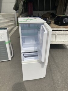 SHARP(シャープ)137L 2ドア冷蔵庫 SJ-D14E-W 2019年製