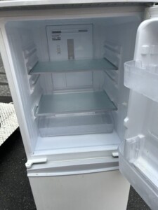 SHARP(シャープ)137L 2ドア冷蔵庫 SJ-14E6-KW 2019年製