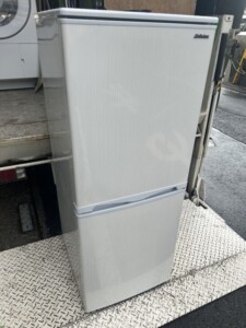 Abitelax(アビテラックス)143L 2ドア冷蔵庫 AR-150E 2019年製