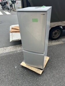 SHARP(シャープ)167L 2ドア冷蔵庫 SJ-D17E-S 2019年製