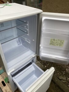 SHARP(シャープ)137L 2ドア冷蔵庫 SJ-D14D-W 2017年製