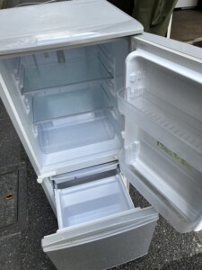 SHARP(シャープ)137L 2ドア冷蔵庫 SJ-D14D-S 2018年製