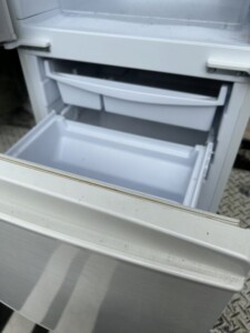 SHARP(シャープ)137L 2ドア冷蔵庫 SJ-D14E-W 2019年製