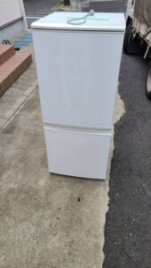 SHARP(シャープ)137L 2ドア冷蔵庫 SJ-D14C-W 2017年製