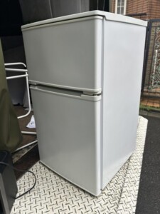 U-ING(ユーイング)90L 2ドア冷蔵庫 UR-D90J(W) 2018年製