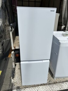 SHARP(シャープ)179L 2ドア冷蔵庫 SJ-D18J-W 2022年製