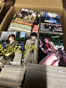 漫画本おまとめ(ウロボロス、進撃の巨人、GANTZなど)