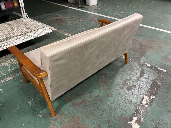 ベンチタイプの二人掛けソファ ノーブランドだけど世田谷区で無料