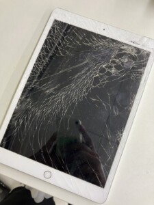 Apple(アップル)iPad 第8世代 Wi-Fi+Cellular A2429 シルバー 32GB