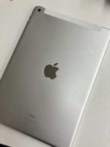 Apple(アップル)iPad 第8世代 Wi-Fi+Cellular A2429 シルバー 32GB