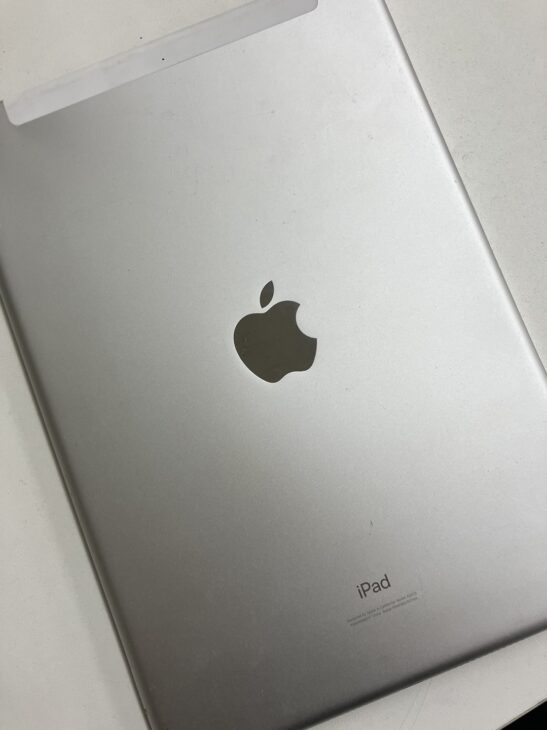 画面割れ　Apple iPad (第8世代) 128GB Wi-Fi iPad - 画面割れ iPad 第8世代 128GB Wi-Fiの通販 by りんご's