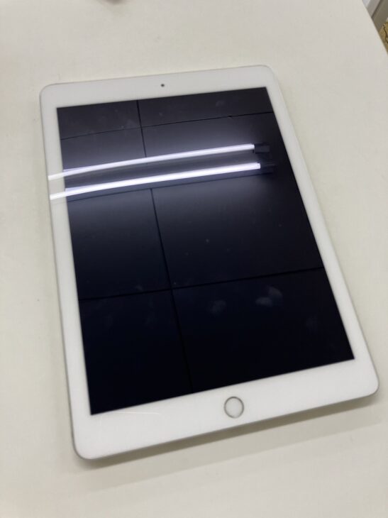 Apple（アップル）iPad 第5世代 A1823 128GB シルバー